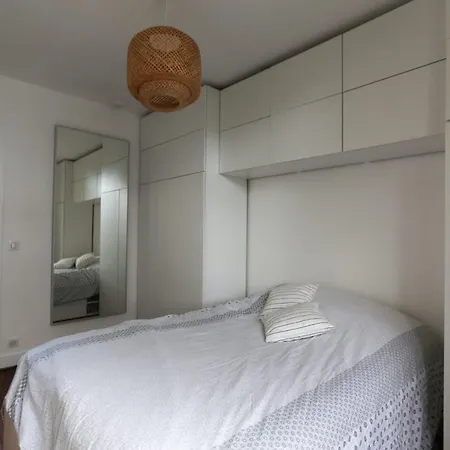 Comfortable And Well-appointed 30 M ואנב