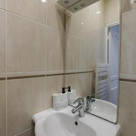 Comfortable And Well-appointed 30 M דירה *